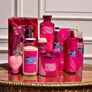 BATH AND BODY WORKS PERFECT IN PINK CANDLE
AND BODY CARE SET